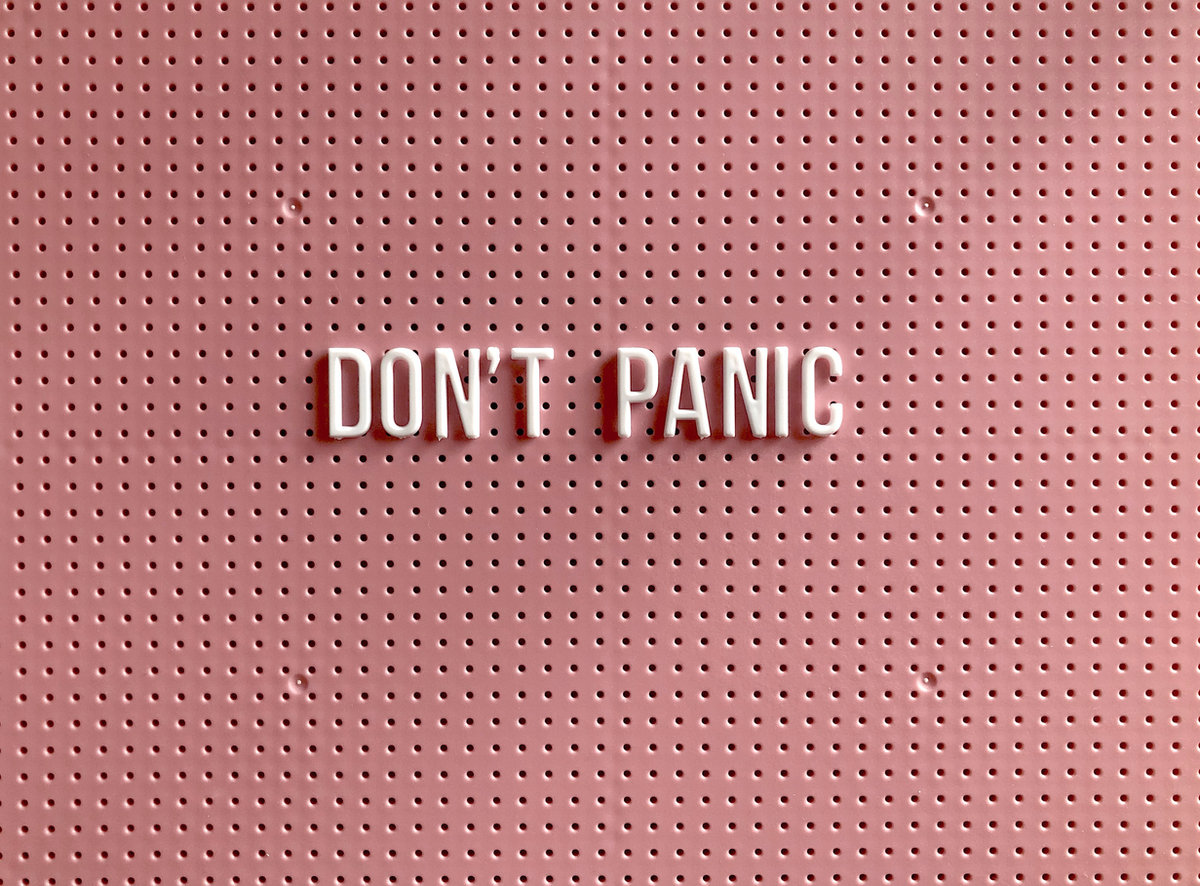 Don’t panic lettering on a pink wall